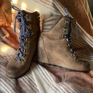 Sorel Conquest Brown Lace-Up Boots